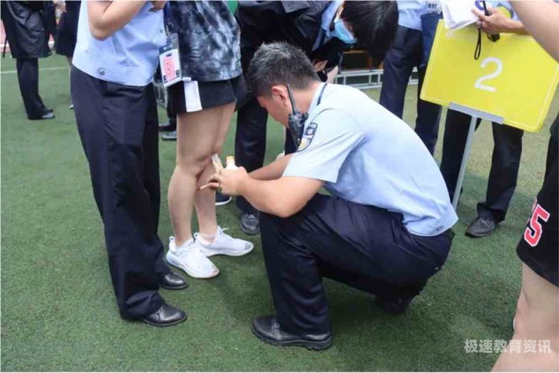 聊天被学校保安打（把保安打了一顿）