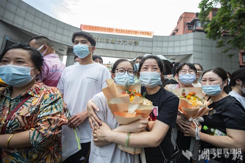 武汉人在安徽能复读吗高考（武汉户口在外地高考有优势吧）