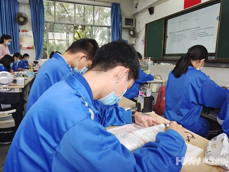 郴州瑞丽学校老师照片（郴州瑞丽学校老师照片图片）