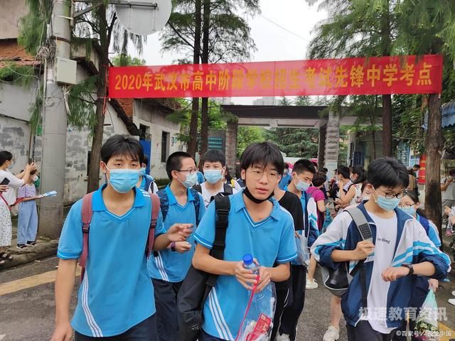 中考照片要几寸的好呢男生（中考照片要求几寸）